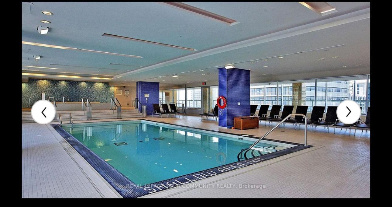 2-Bdrm And 1 Den 3 Bed Condo With 2 Bath - Walking Distance To Scotiabank Arena, Cn Tower, Union Station, Ripleys With Free Parking Toronto Eksteriør bilde